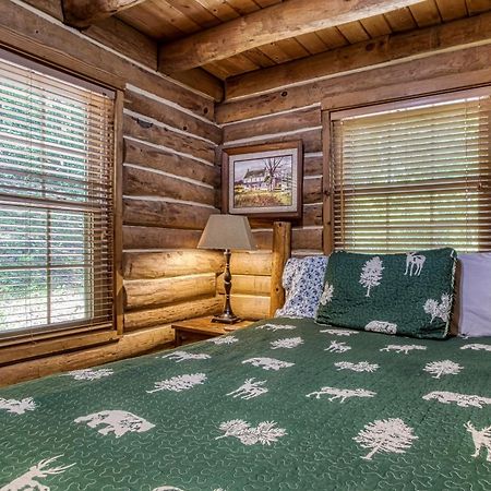 Very Private, Real Log Cabin With Hot Tub! Sevierville Exterior foto