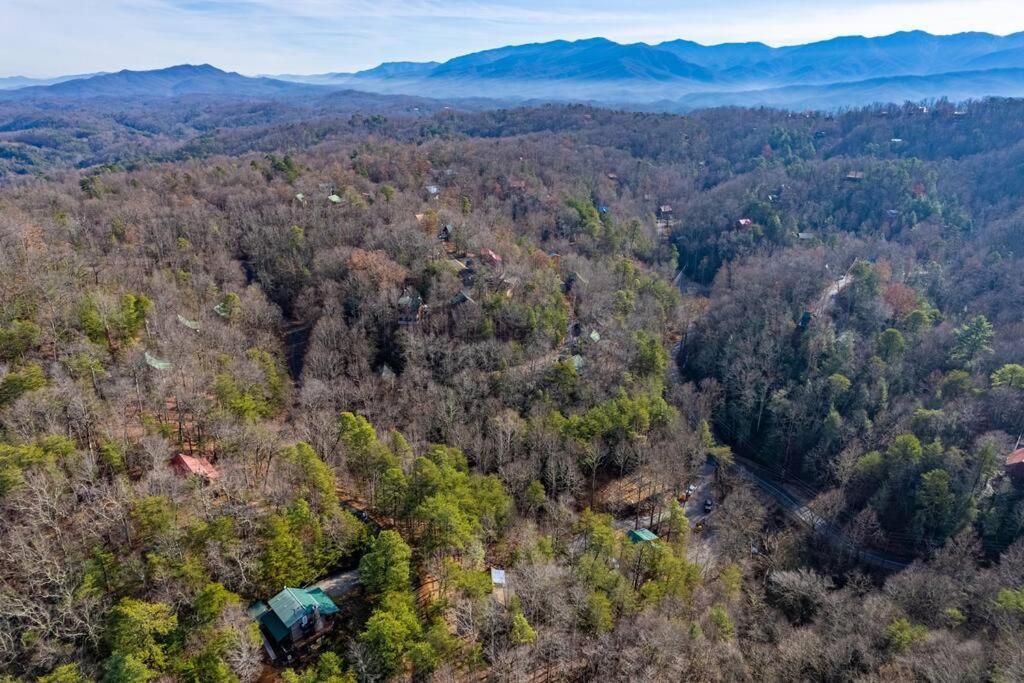 Very Private, Real Log Cabin With Hot Tub! Sevierville Exterior foto