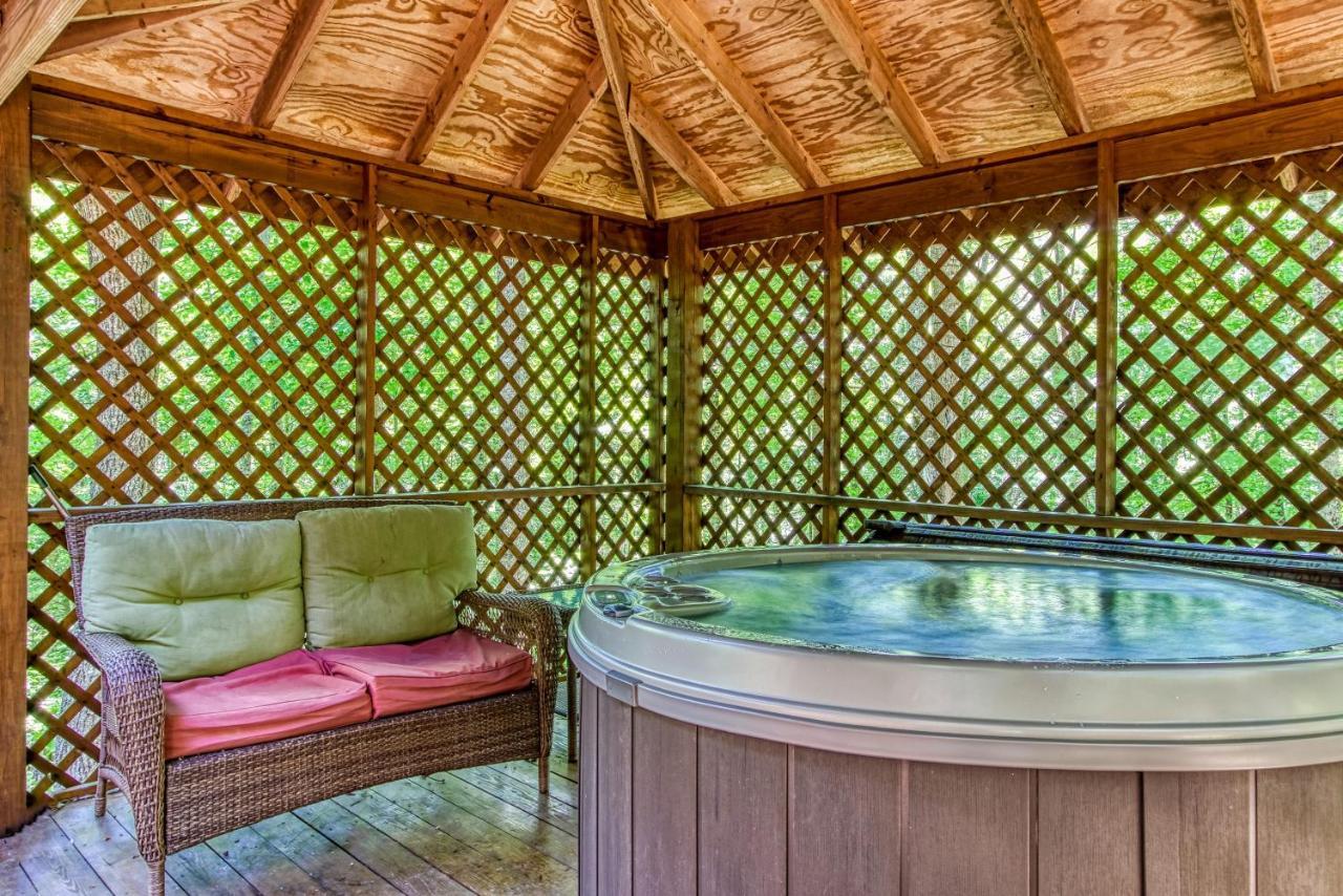 Very Private, Real Log Cabin With Hot Tub! Sevierville Exterior foto